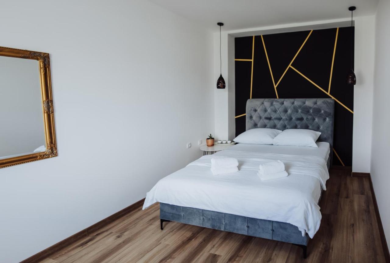 Modern 3 Apartment *